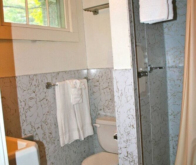 Hinckley's Dreamwood Cottages