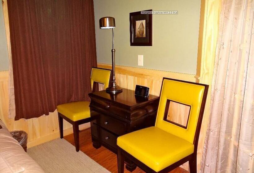 Hinckley's Dreamwood Cottages