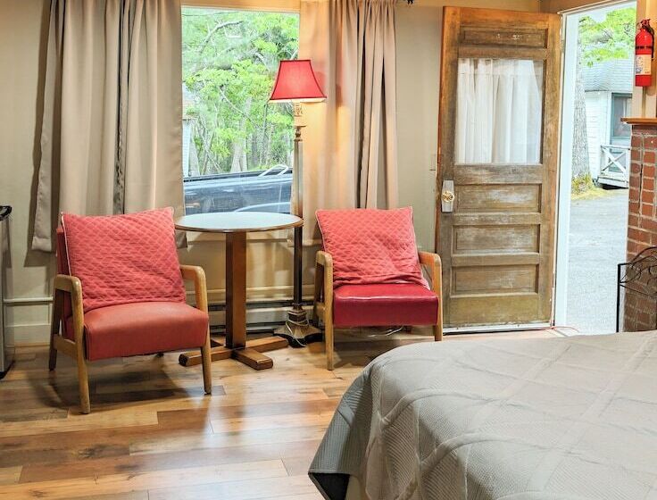 Hinckley's Dreamwood Cottages