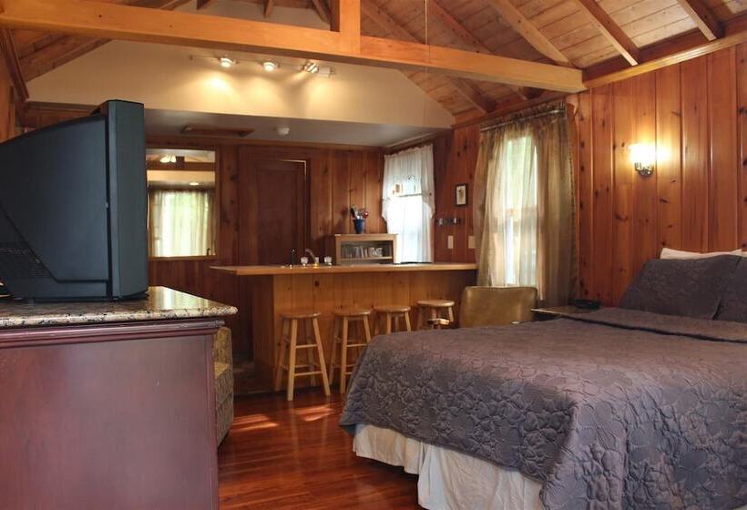 Hinckley's Dreamwood Cottages