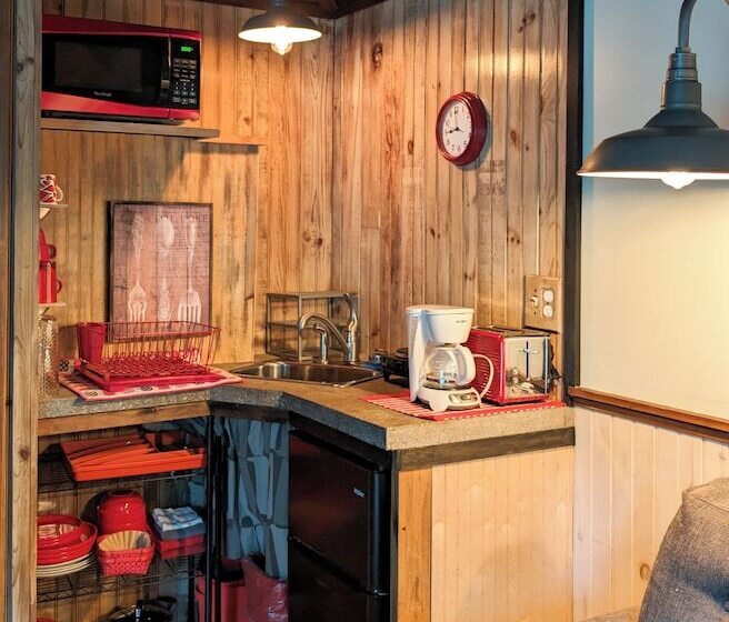 Hinckley's Dreamwood Cottages