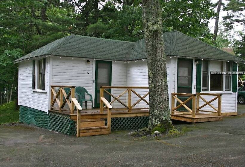 Hinckley's Dreamwood Cottages