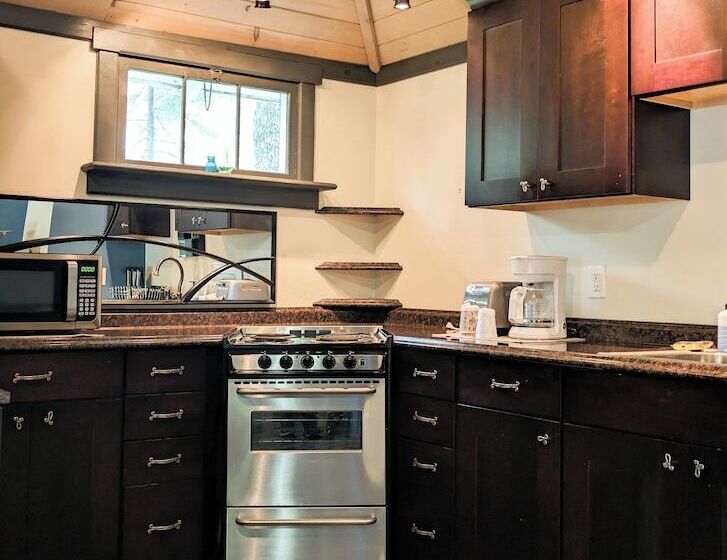 Hinckley's Dreamwood Cottages