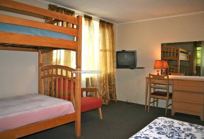 Hinckley's Dreamwood Cottages