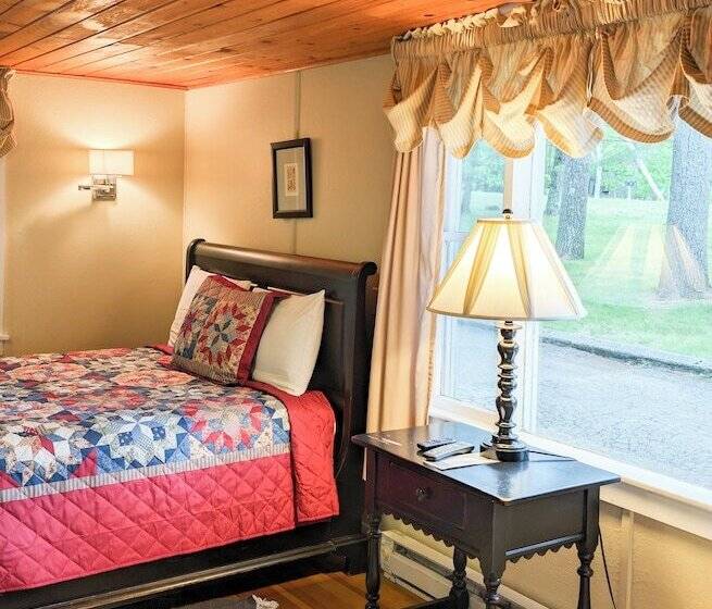 Hinckley's Dreamwood Cottages