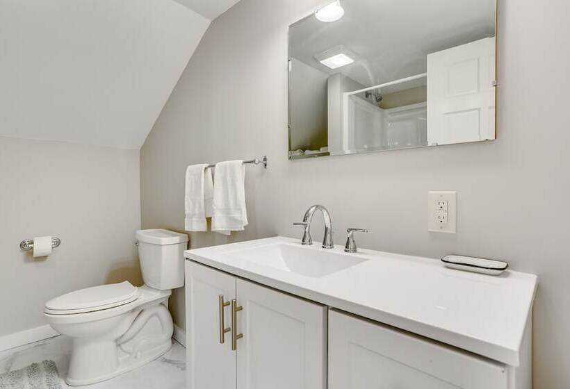 Historic Farmhouse In Layton W/ Deck!