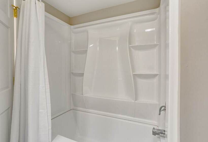 Historic Farmhouse In Layton W/ Deck!