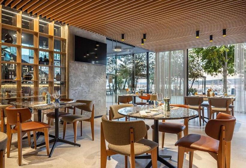 Отель Aminess Younique Narrivi