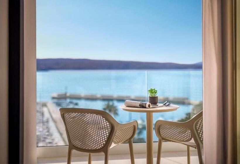 Отель Aminess Younique Narrivi