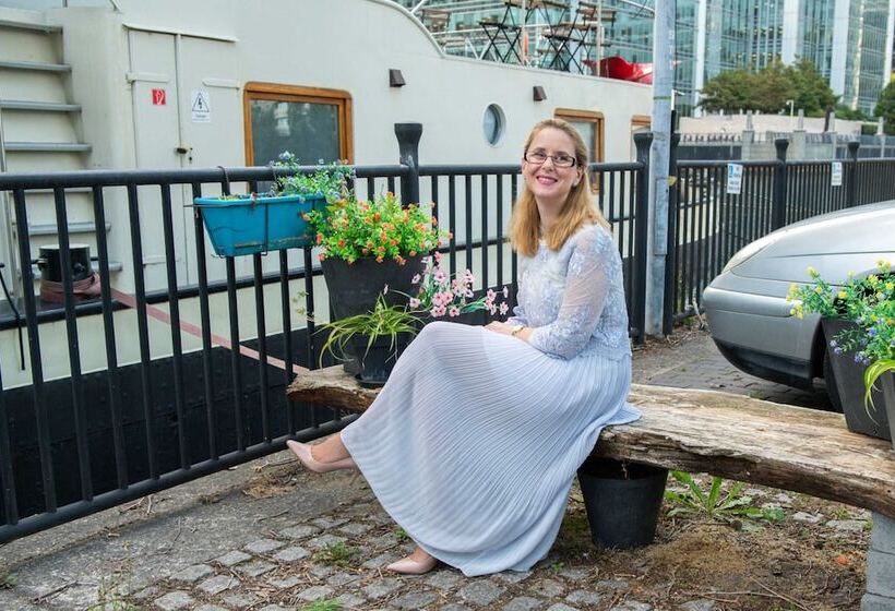 هتل Luxury Canary Wharf House Boat