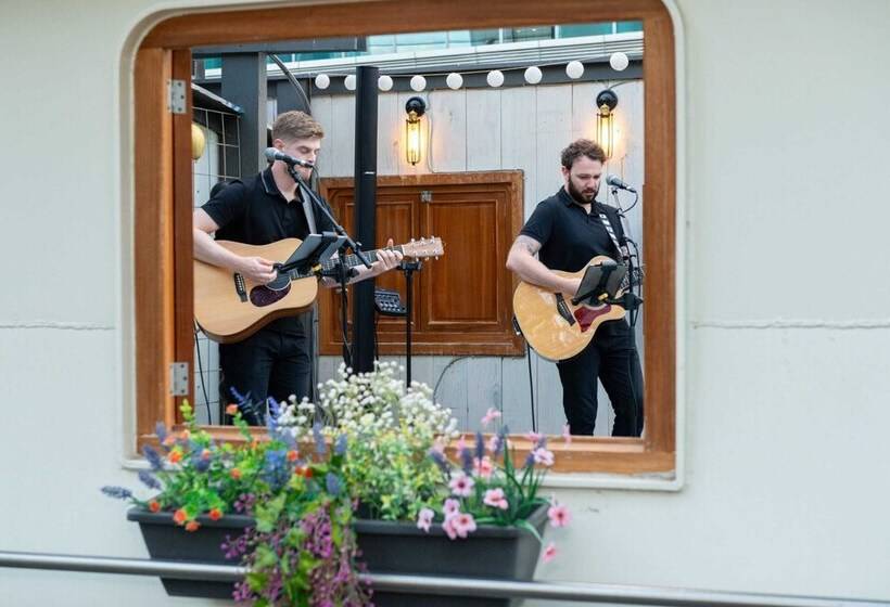 هتل Luxury Canary Wharf House Boat