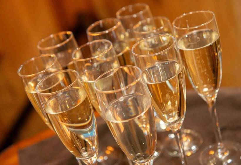 هتل Luxury Canary Wharf House Boat