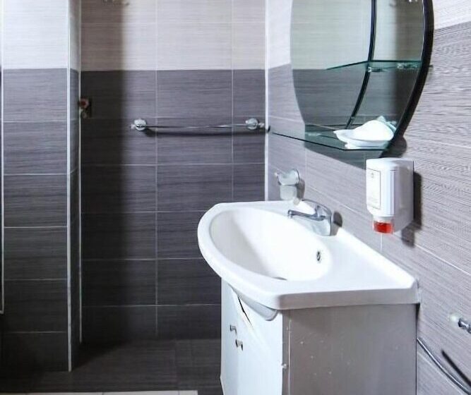 酒店 Sharkov Family