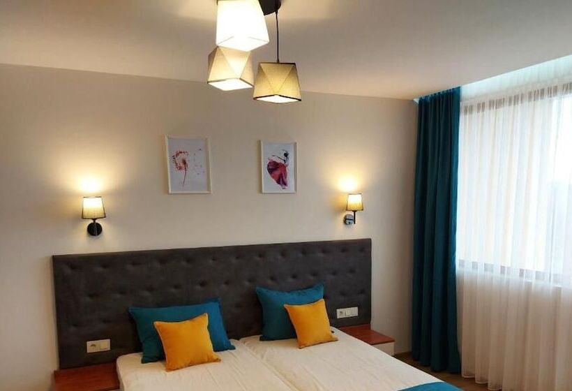 酒店 Sharkov Family