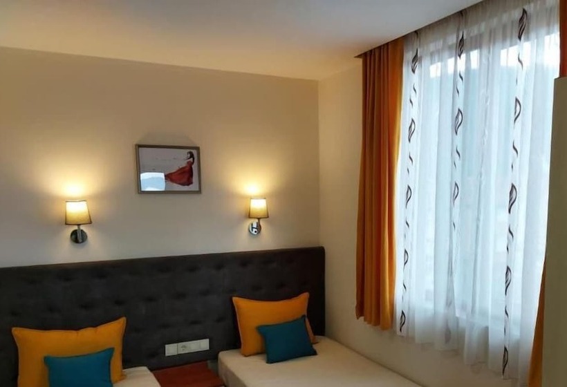 酒店 Sharkov Family