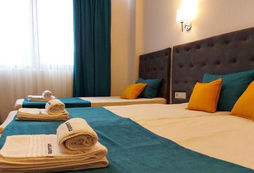 酒店 Sharkov Family