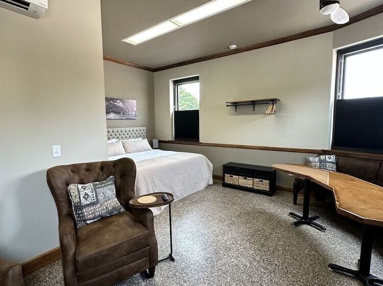 酒店 The Lodge Luxury Suites