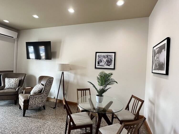 酒店 The Lodge Luxury Suites