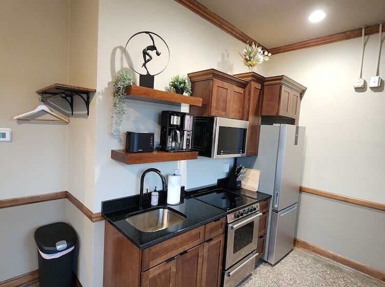 酒店 The Lodge Luxury Suites