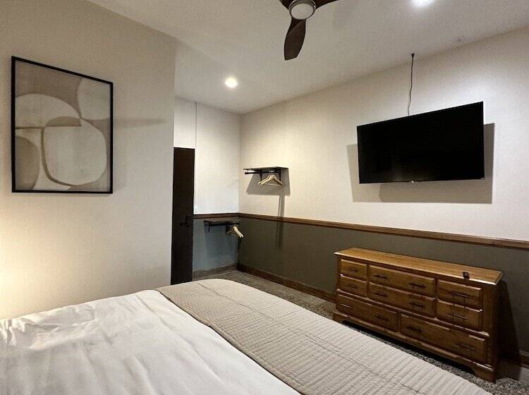 酒店 The Lodge Luxury Suites