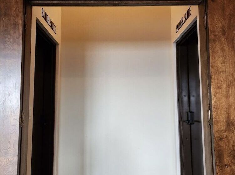 酒店 The Lodge Luxury Suites