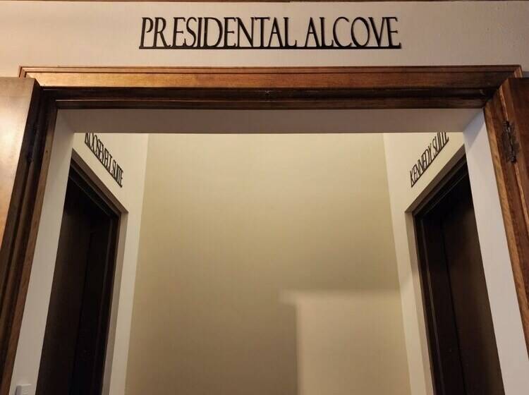 酒店 The Lodge Luxury Suites