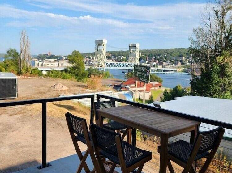 酒店 The Lodge Luxury Suites