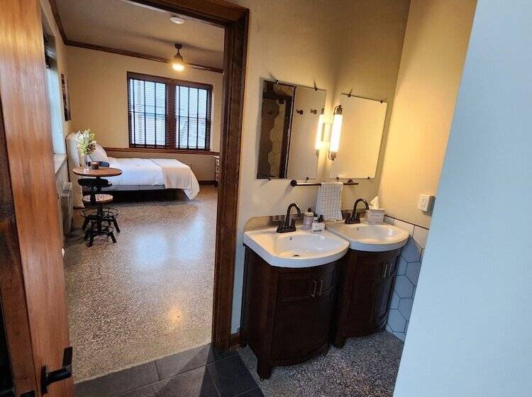 酒店 The Lodge Luxury Suites