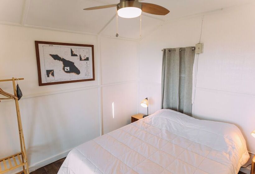 호텔 White’s Landing Catalina Camp