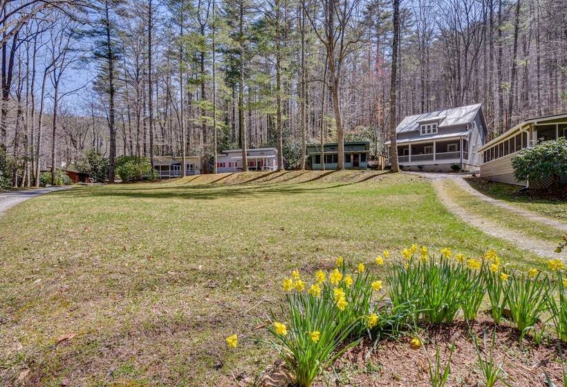 Bright Highlands Retreat Near Waterfalls & Trails