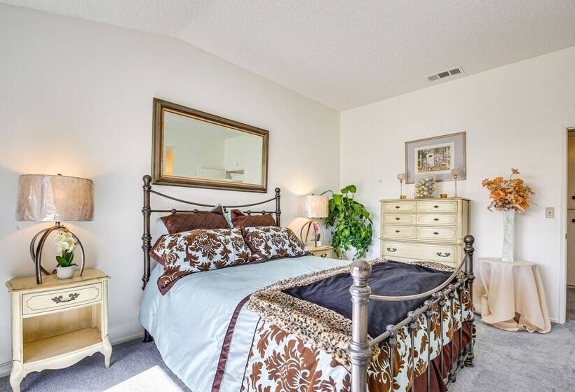 Inviting Palm Springs Home: 3 Mi To Downtown!