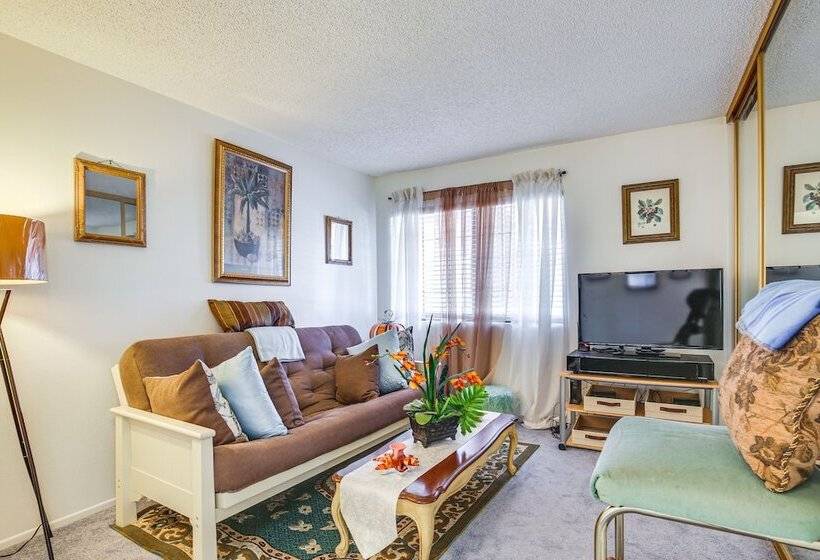 Inviting Palm Springs Home: 3 Mi To Downtown!