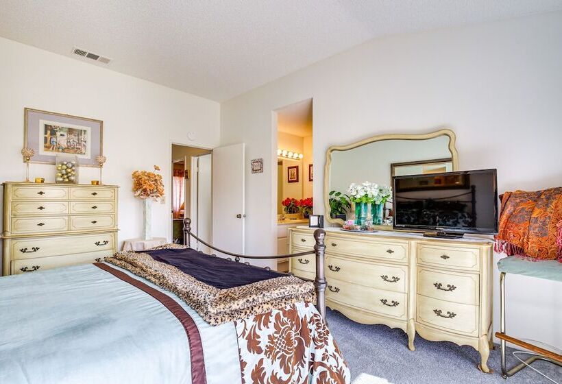 Inviting Palm Springs Home: 3 Mi To Downtown!