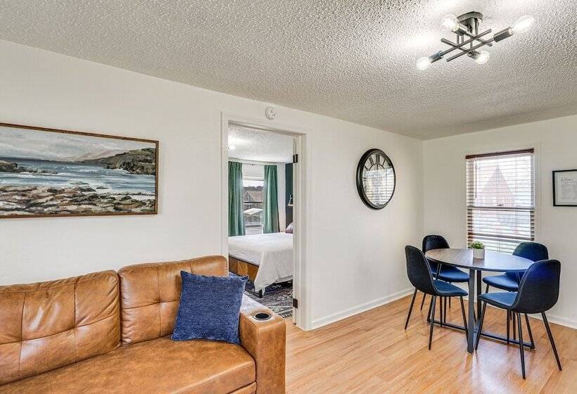 Jefferson City Bungalow: Hot Tub & Patio!