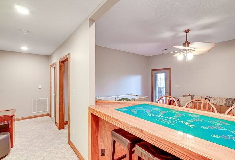 Lake Cumberland Home W/ Hot Tub & Water Views