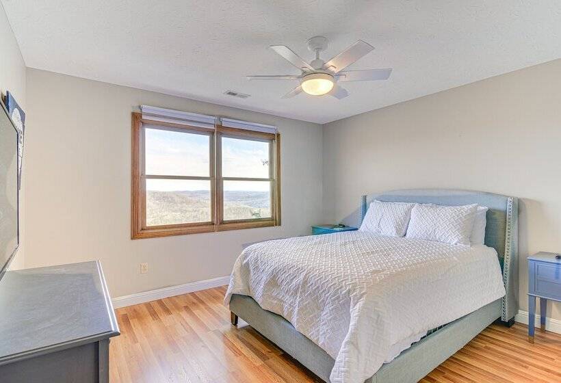 Lake Cumberland Home W/ Hot Tub & Water Views