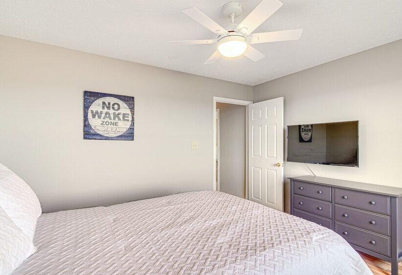 Lake Cumberland Home W/ Hot Tub & Water Views