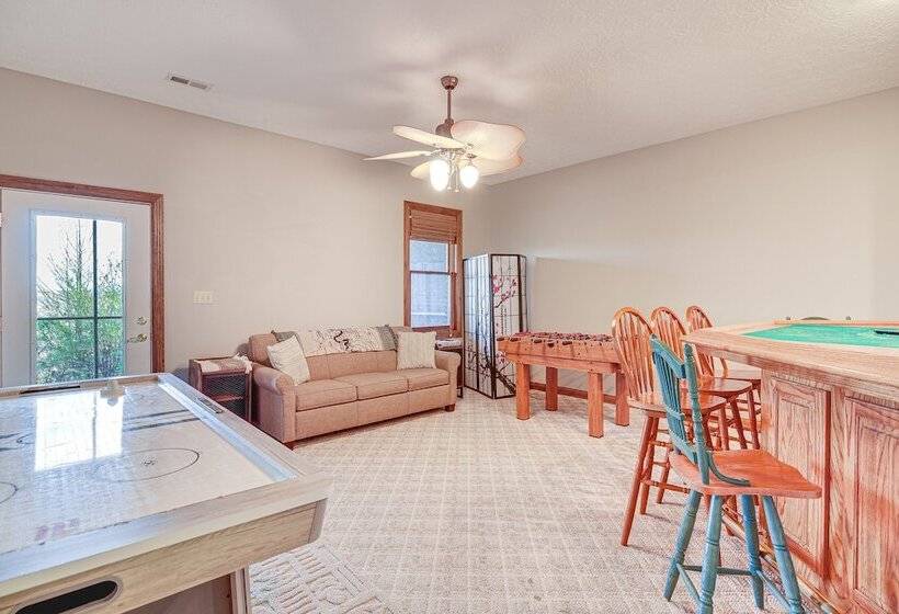 Lake Cumberland Home W/ Hot Tub & Water Views