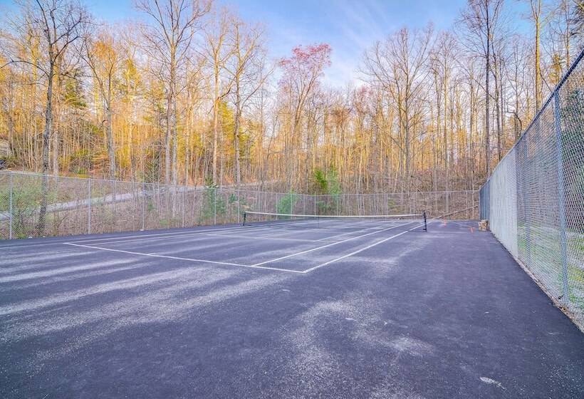 Lake Cumberland Home W/ Hot Tub & Water Views