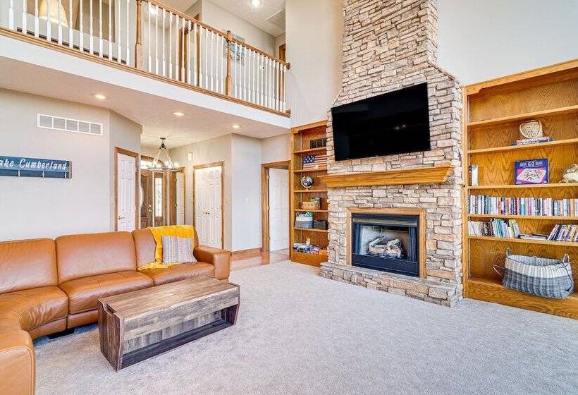 Lake Cumberland Home W/ Hot Tub & Water Views