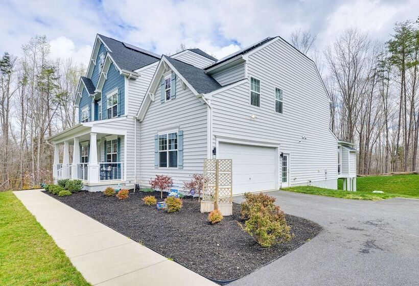 Lakefront Fredericksburg Home W/ Deck + Fire Pits!