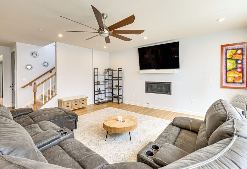 Lakefront Fredericksburg Home W/ Deck + Fire Pits!