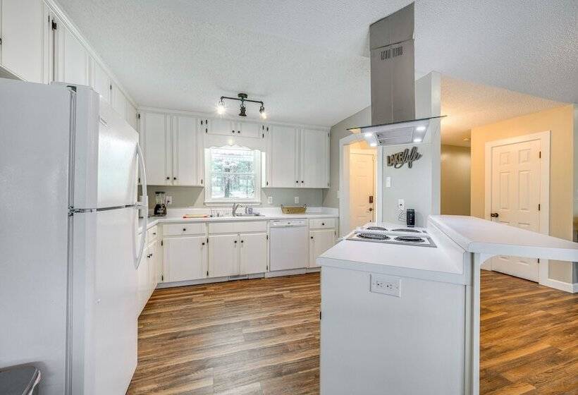 Lakefront Milledgeville Home W/ Private Dock!