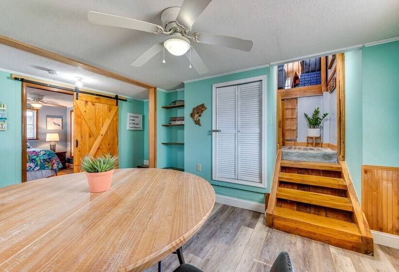 Lakefront New London Home: Dock, Fire Pit + Views!