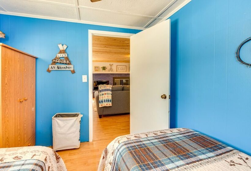 Lakefront New London Home: Dock, Fire Pit + Views!