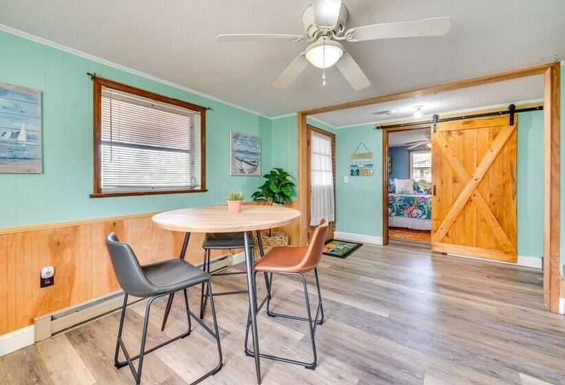 Lakefront New London Home: Dock, Fire Pit + Views!