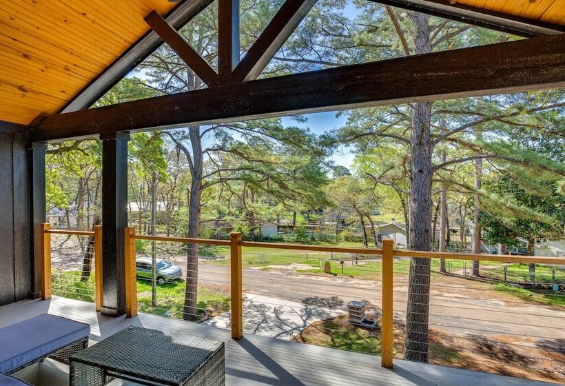 Fire Pit + Grill: Lakeside Gun Barrel City Home!