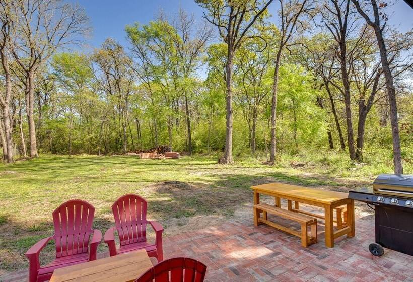 Fire Pit + Grill: Lakeside Gun Barrel City Home!