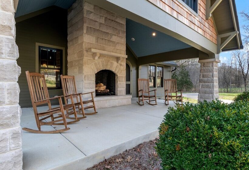 Leipers Retreat Secluded 3 Bdr Craftsman Home