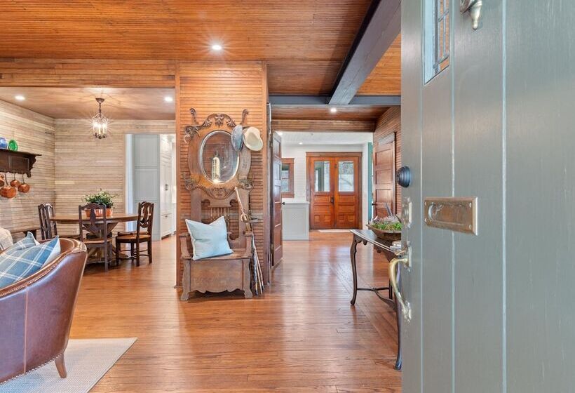 Leipers Retreat Secluded 3 Bdr Craftsman Home